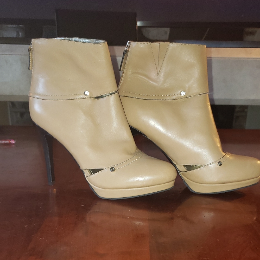 Elaine Turner leather heeled booties